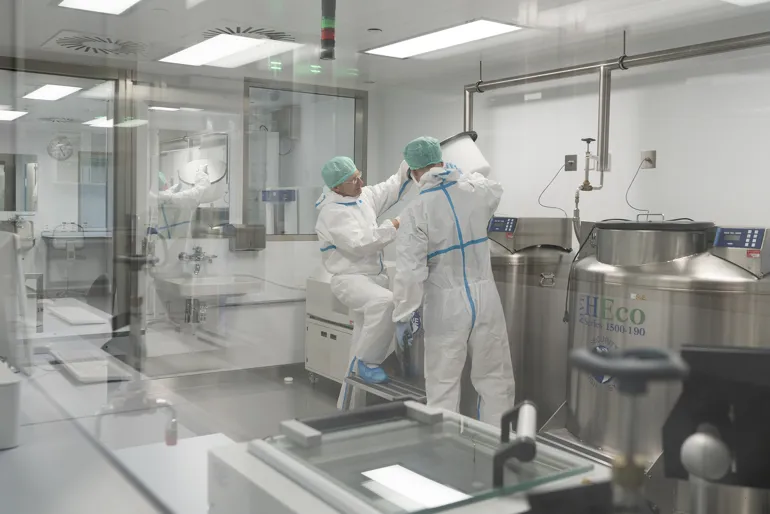 Employees in Ex vivo facility